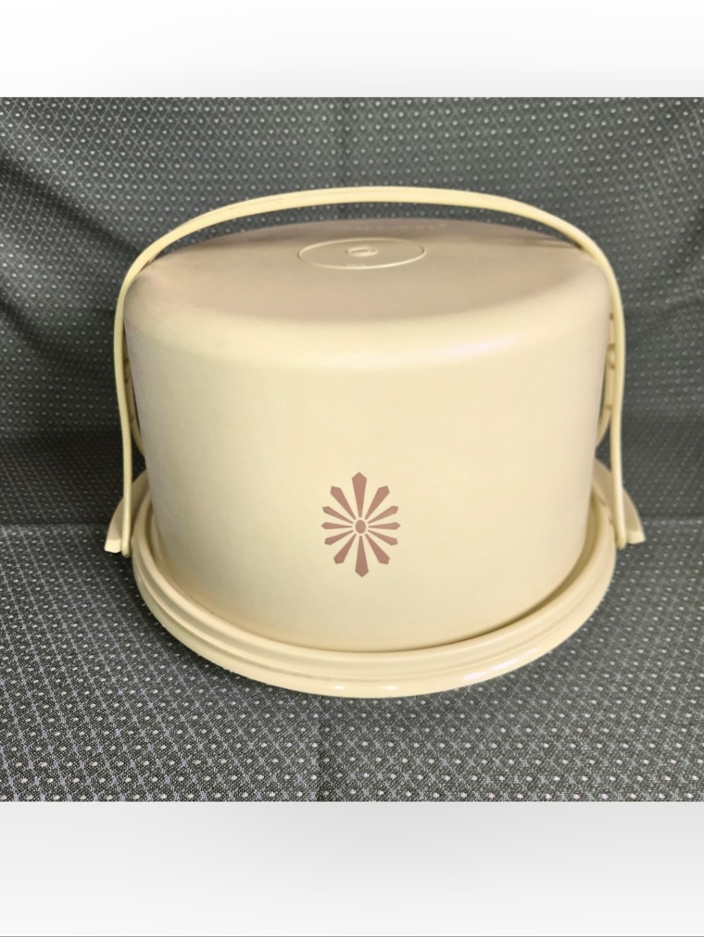 Tupperware Harvest Gold Starburst Cake Carrier with Handle Vintage